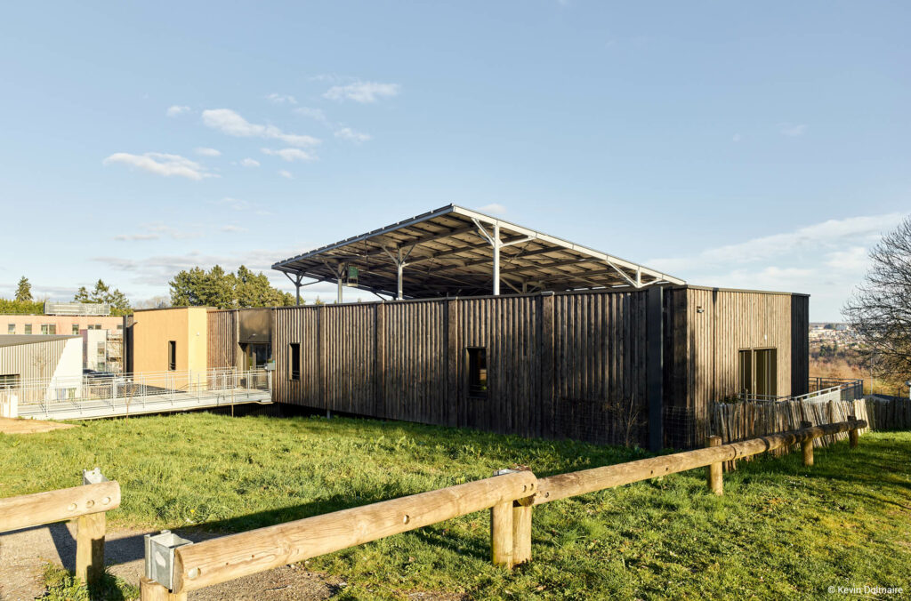 Bureaux zéro béton à énergie positive structure tout bois avec planchers en poutres en I