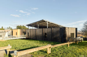 Bureaux zéro béton à énergie positive structure tout bois avec planchers en poutres en I