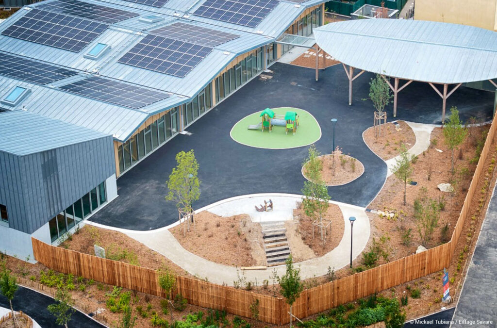 Caissons de toiture en poutres en I à membrures bois et âme métallique