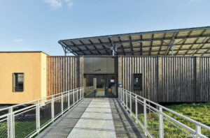 Bureaux zéro béton à énergie positive structure tout bois avec planchers en poutres en I