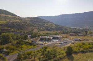 Groupe scolaire exemplaire sur le plan environnemental avec caissons de toiture en poutres en I