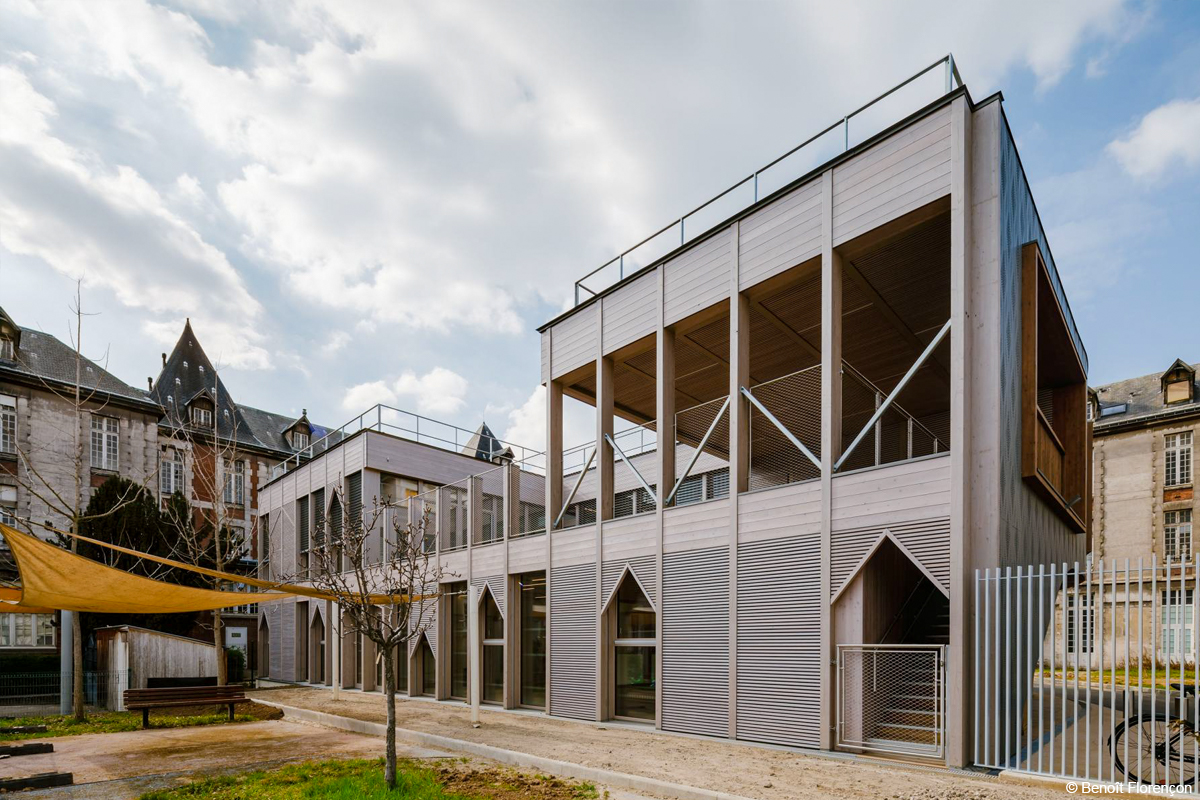 plancher en poutres en i crèche démontable Saint-Louis à Paris